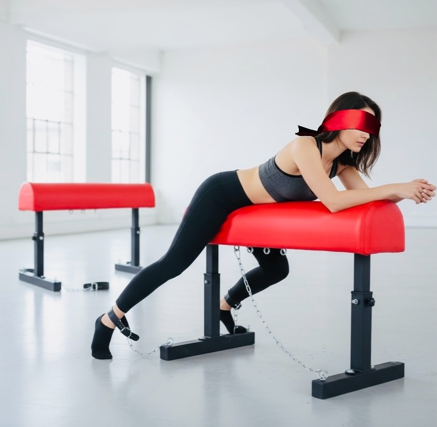 Banc de bondage BDSM avec entrave pour cheville – Banc de fessée rouge en acier et similicuir PU